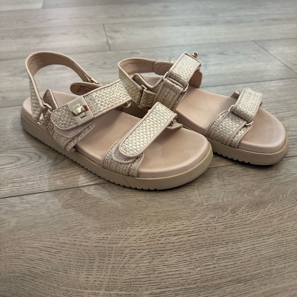 Steve Madden women’s Bigmona Light Beige Woven Strap Sandals